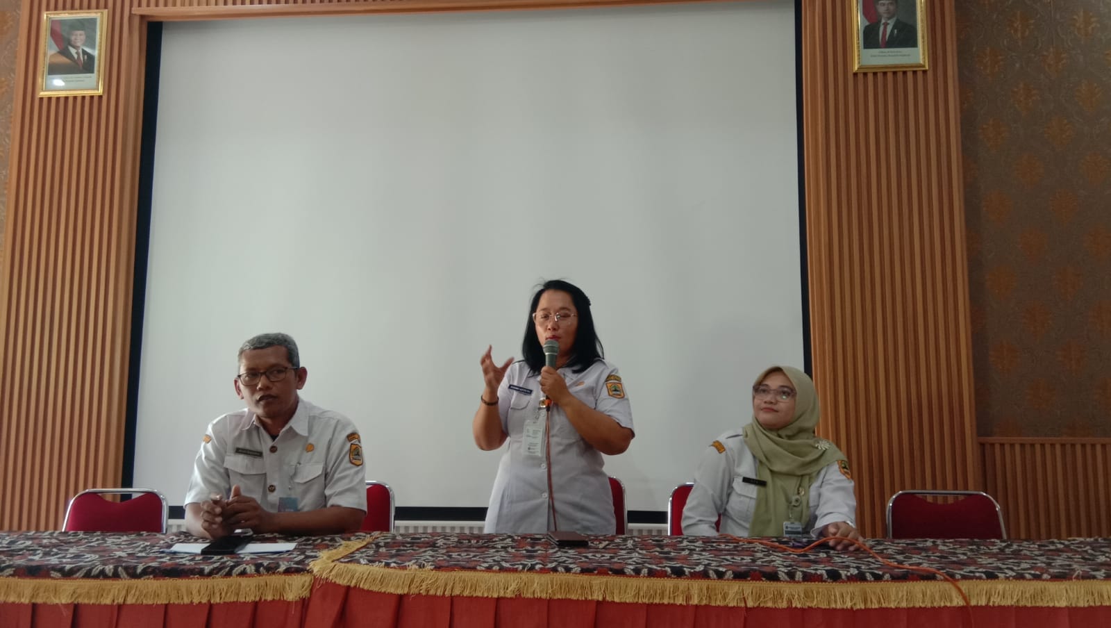 "MPLS SMK Negeri Jenawi Dipantau Langsung oleh Kepala Cabang Dinas Pendidikan Wilayah VI"