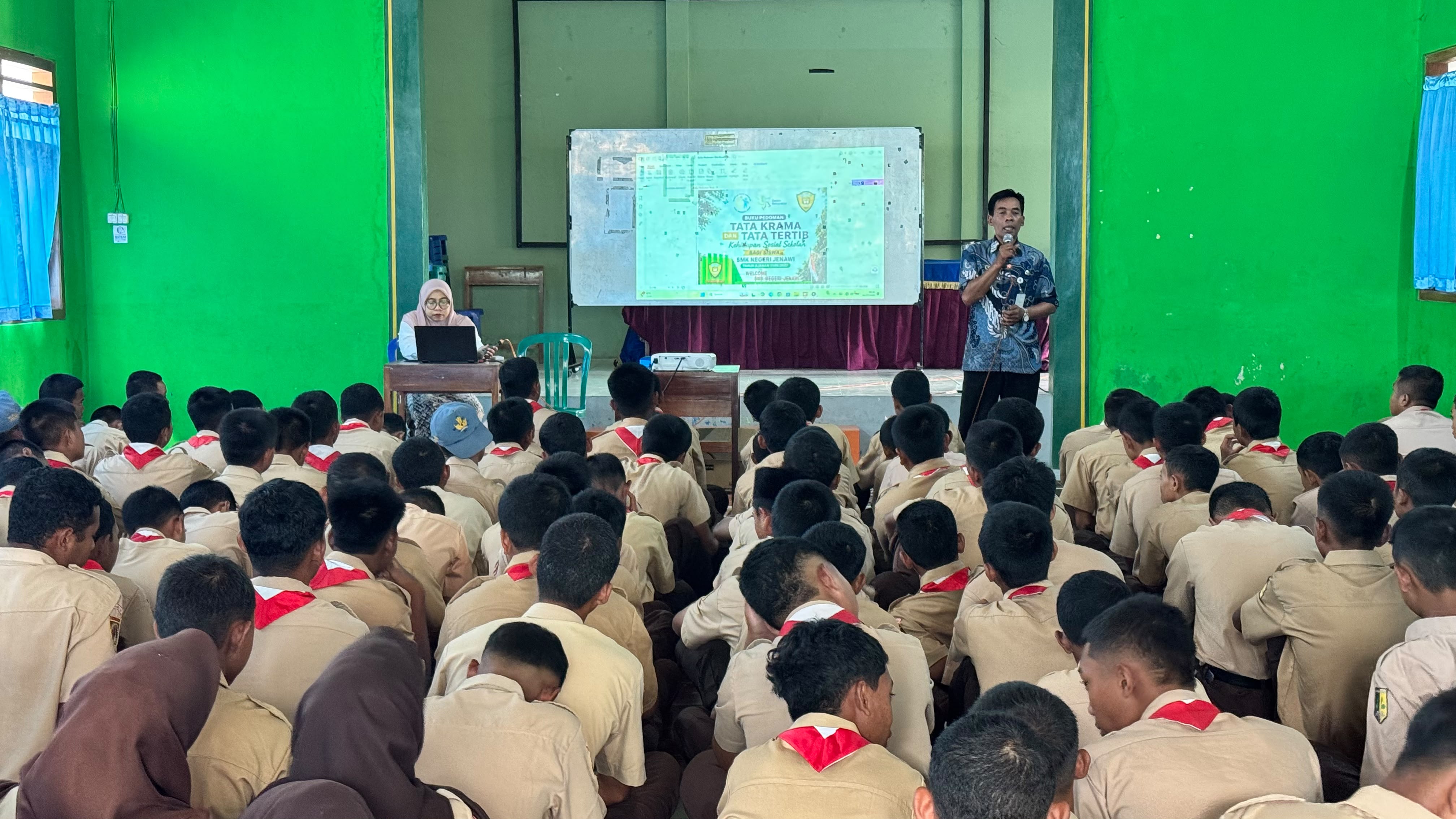 SMK Negeri Jenawi Gelar Sosialisasi Tata Tertib Kehidupan Sosial Sekolah untuk Membangun Budaya Disiplin dan Berkarakter