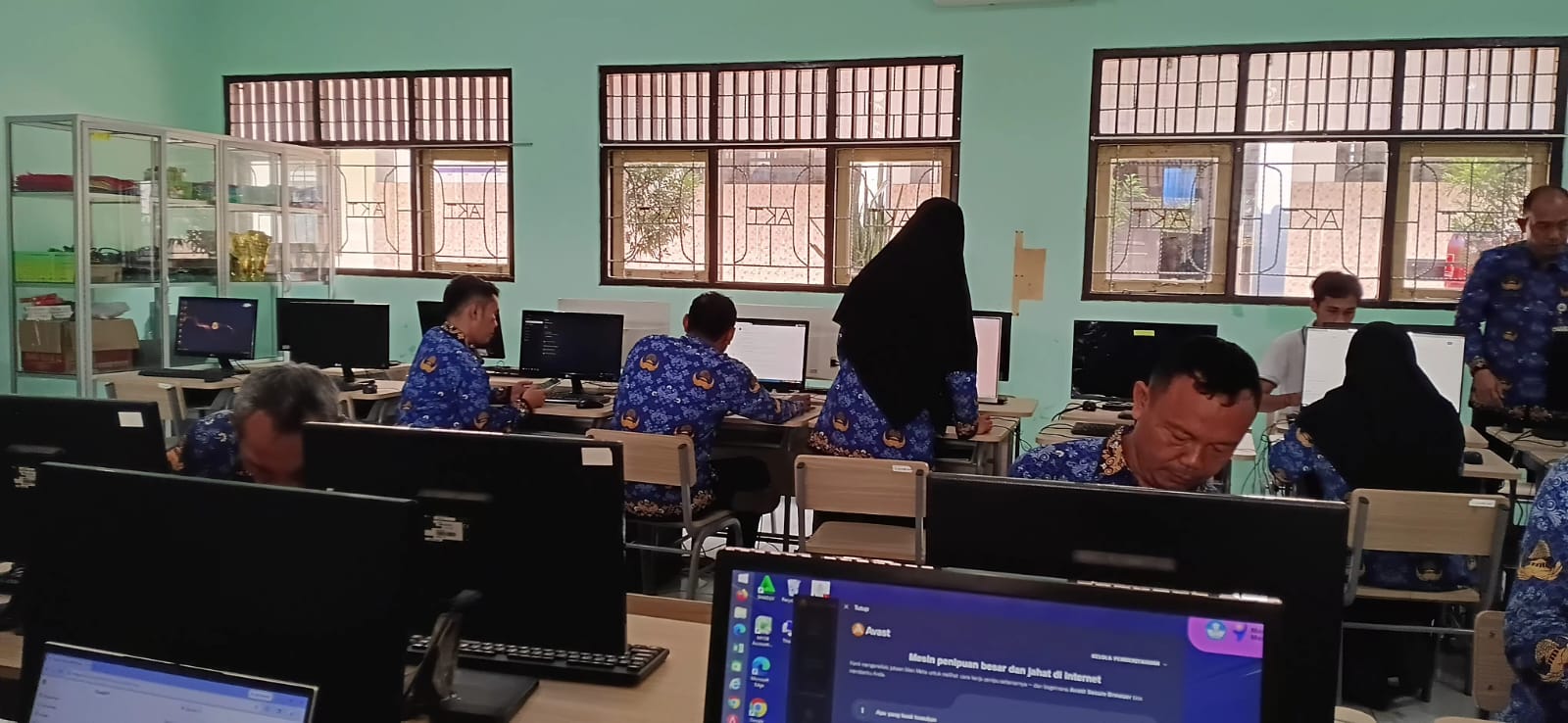 Literasi Digital Naik Level! SMKN Jenawi Semangat Bangun Budaya Menulis di Era Teknologi