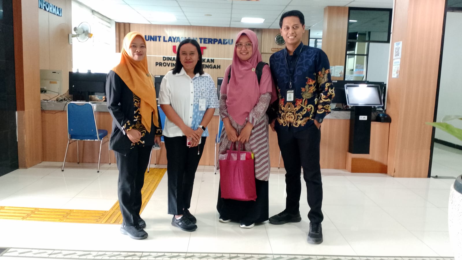 Tertib Administrasi, Sukses Program: Ikhtiar SMKN Jenawi dalam Pengawalan Bantuan SERKOM Bersama Dinas Pendidikan Provinsi