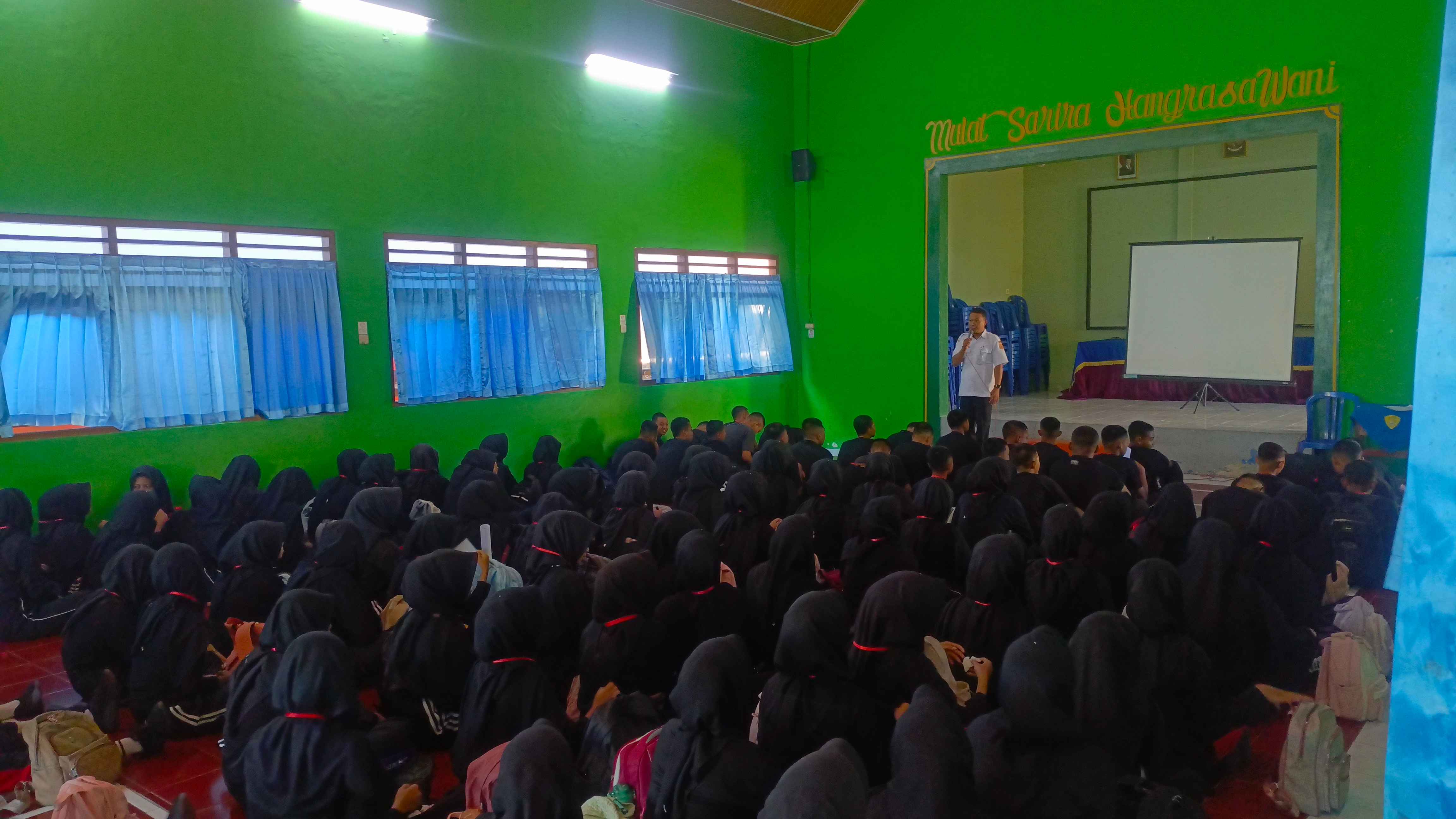 MPLS SMK Negeri Jenawi: Wijanarko, S.Pd Tekankan 8 Dimensi Profil Lulusan untuk Hadapi Tantangan Masa Depan