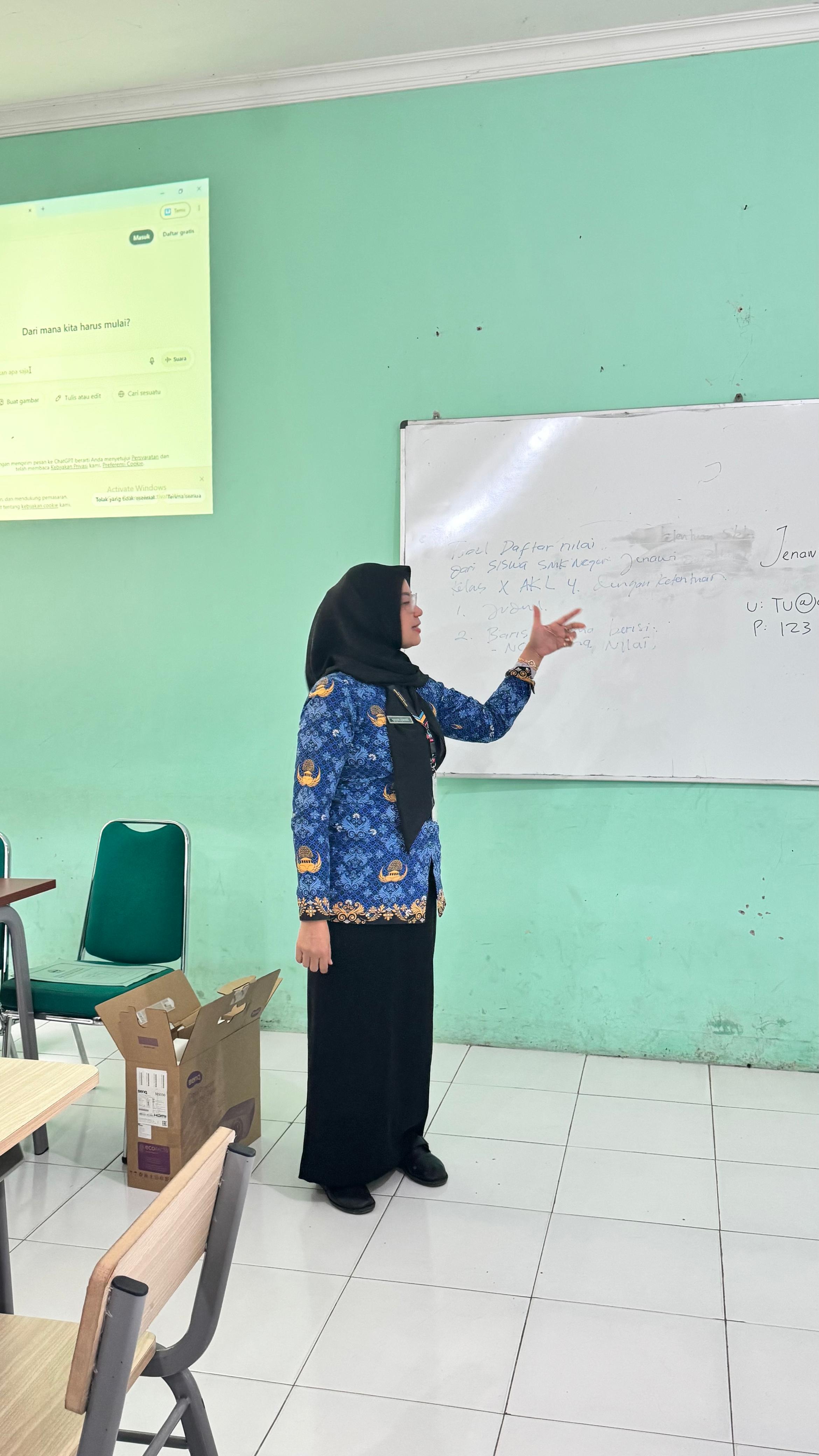 Supervisi Kelas di SMKN Jenawi: Meningkatkan Kualitas Pembelajaran Bersama