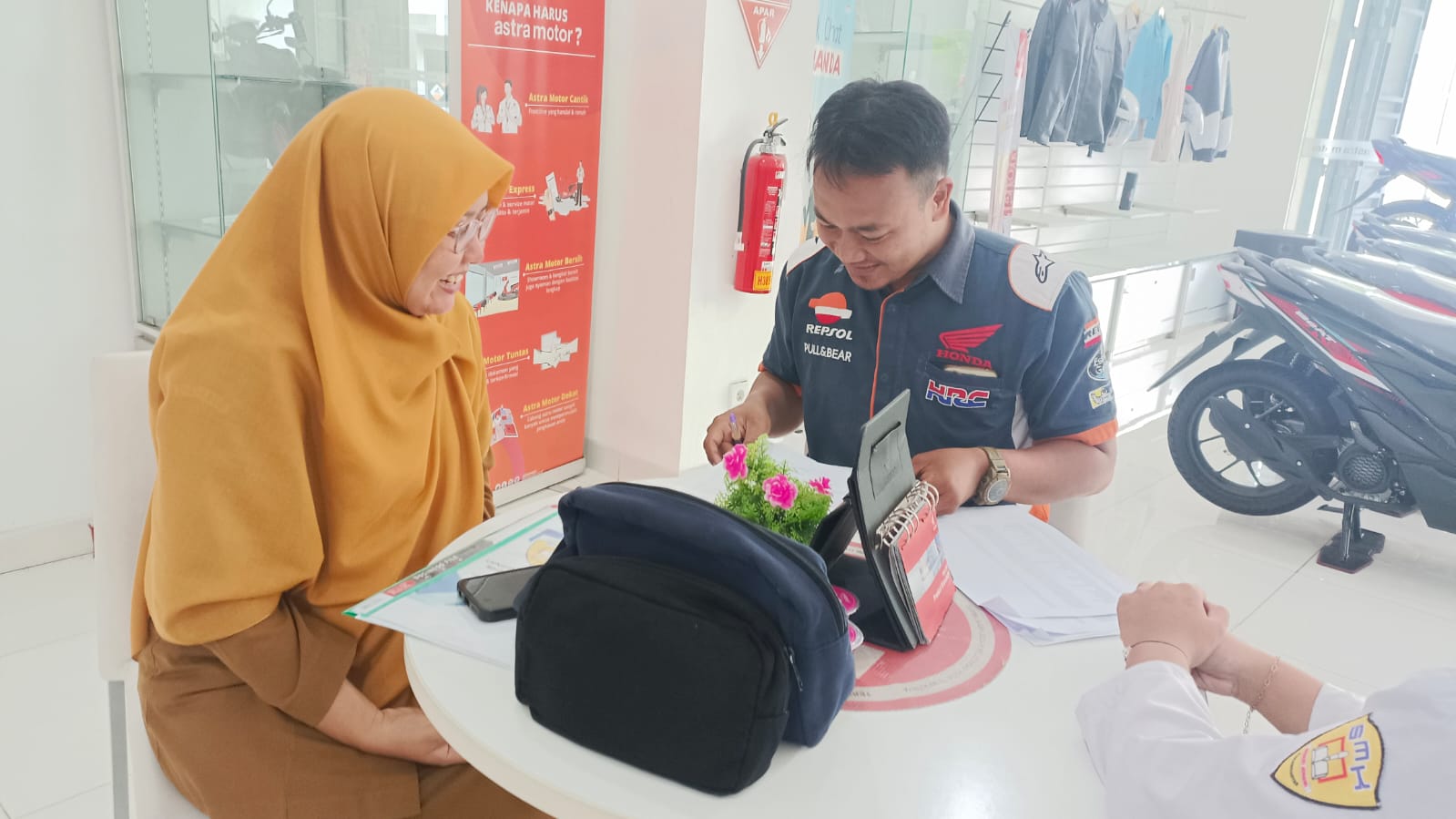 Bukan Sekadar Input Data, Siswa Akuntansi SMK Negeri Jenawi Asah Ketelitian Finansial di Astra