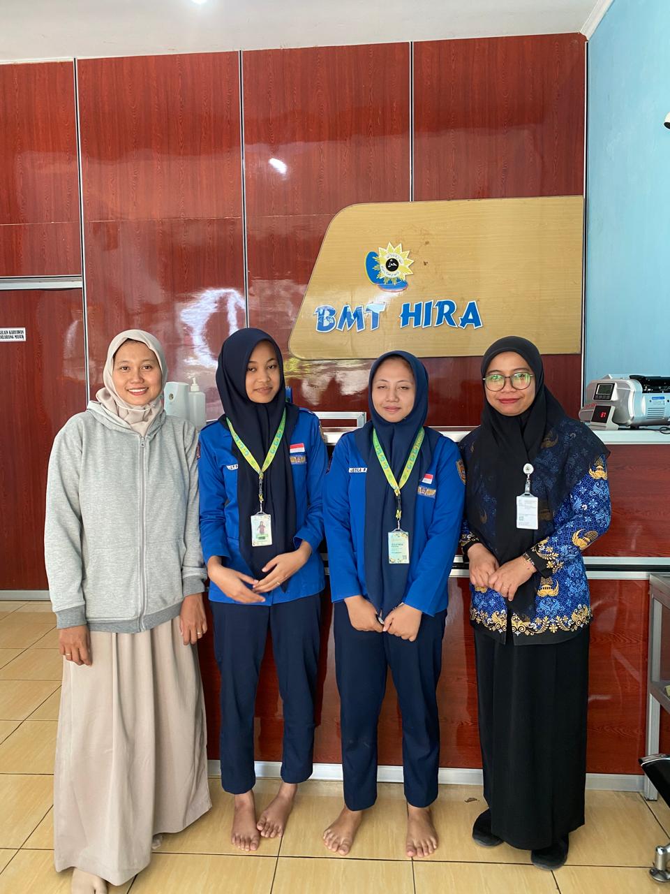 SMKN Jenawi Laksanakan Monitoring PKL Siswa Akuntansi di BMT Hira Cabang Sambirejo